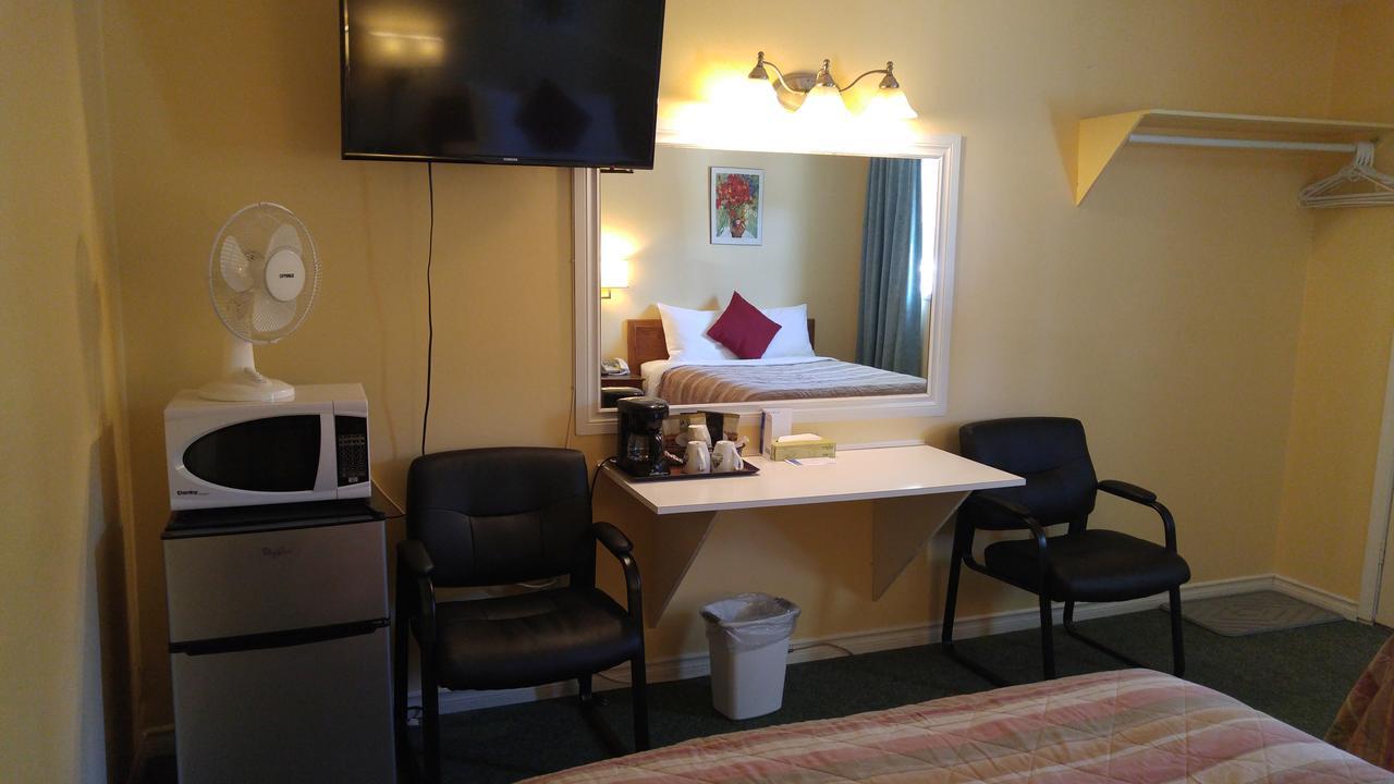 Robber'S Roost Motel New Hazelton Exteriör bild